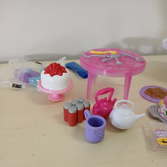 Barbie & Chelsea party set with 30+ accessories (see all pics) - Picture 5 of 8